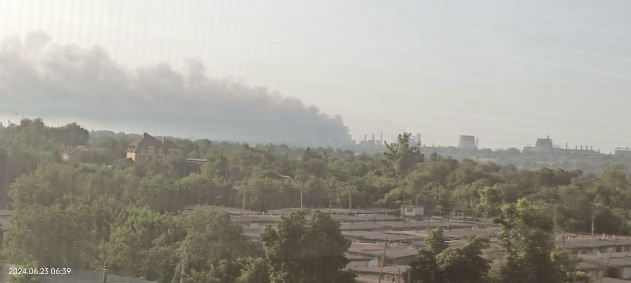 На Криворожском коксохимическом заводе произошла авария: город накрыло облако едкого дыма