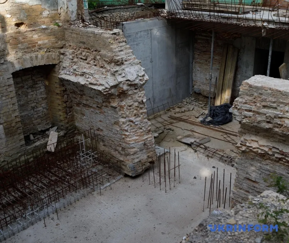 В Киеве случайно обнаружили редкую находку XVIII века: археолог рассказал подробности (фото)