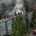 В Киеве масштабный пожар на пятиэтажке: свежие сообщения от спасателей