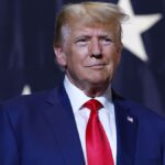 Что Дональд Трамп дарит советниками госслужащим: необычный дресс-код Белого дома