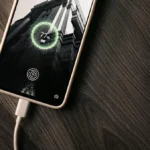 Почему смартфон перестал заряжаться и что с этим делать?
