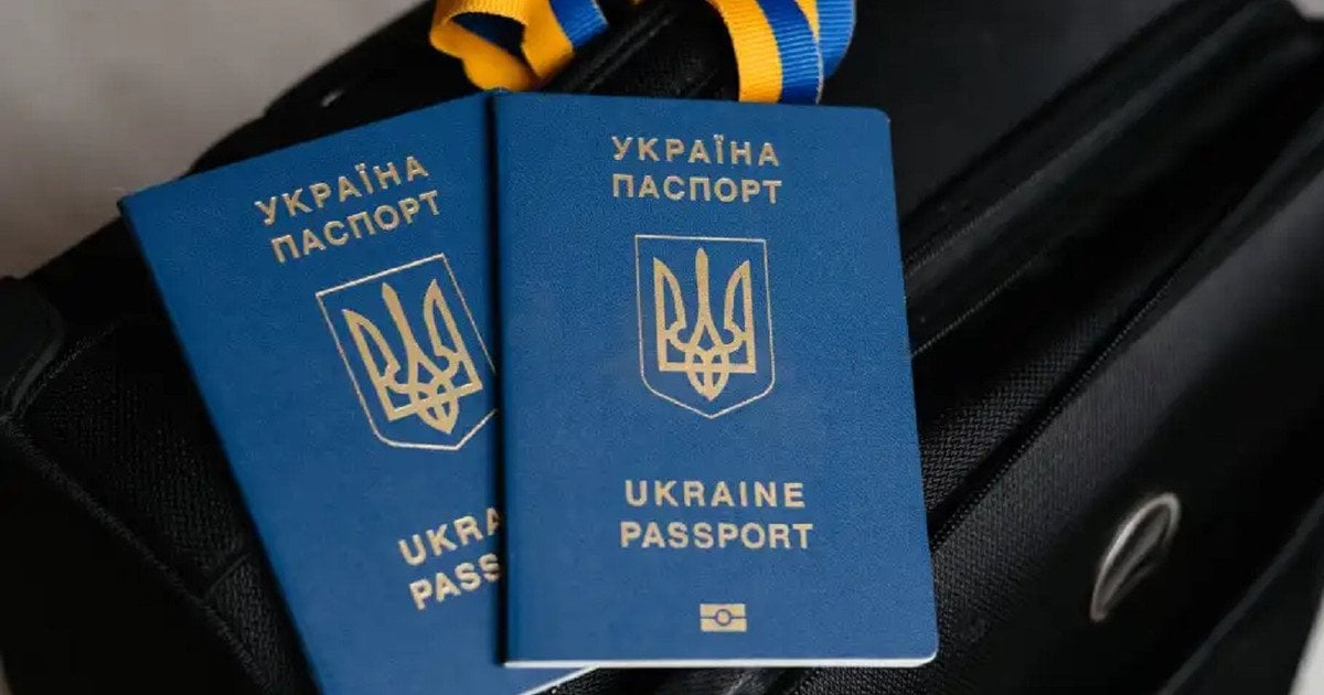 Некоторым украинцам нужно обновить паспорта: какие документы теперь не действительны