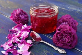Что можно приготовить из чайной розы: ароматные рецепты для лета