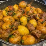 Как приготовить молодую картошку со свининой: простой домашний рецепт