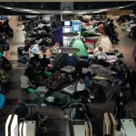 Скандал с палатками в метро Киева: почему украинцы спорят об укрытиях во время тревог