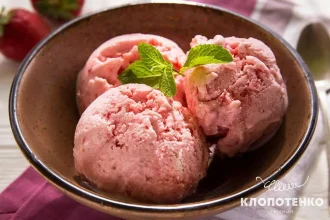 Клубничное мороженое из йогурта: простой летний десерт без лишних калорий